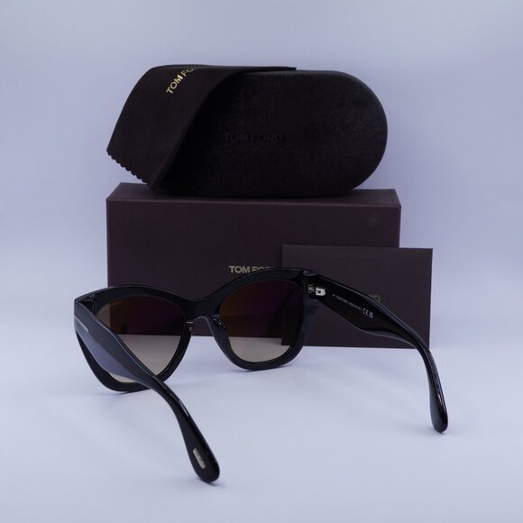 Final Price! Tom Ford Cara FT0940 01B Black/Smoke Sunglasses main image 2